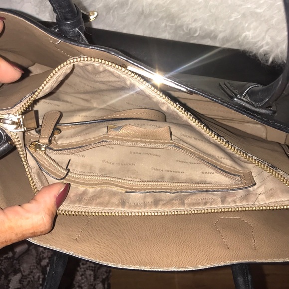 Michael Kors Mercer Large Tote Bag - Picture 5 of 8